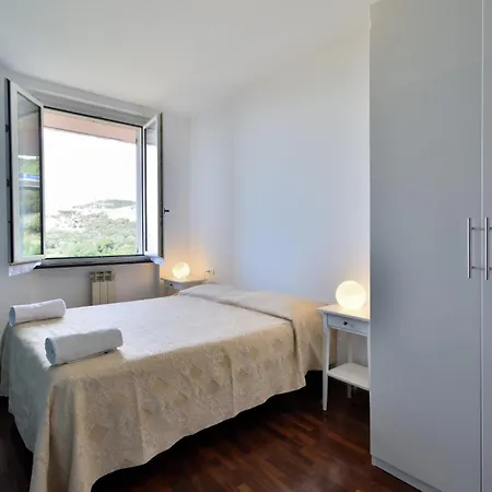 Guesthost - Bright & Comfy * Genova
