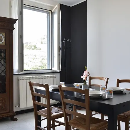 Guesthost - Bright & Comfy Lejlighed Genova