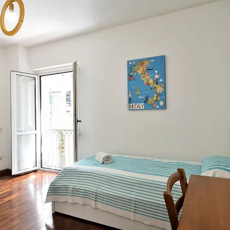 Guesthost - Bright & Comfy Genova